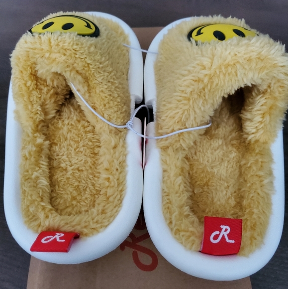 Fuzzy Slide Sandel - Picture 3 of 11